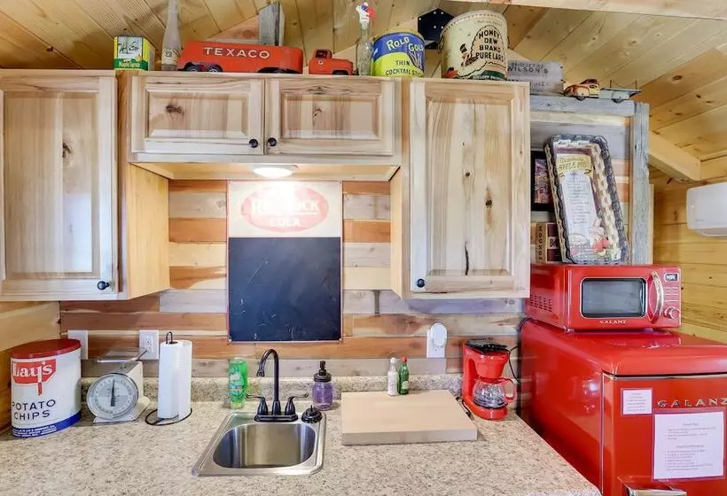 Quiet Caledonia Cabin: 18 Mi To Council Bluff Lake