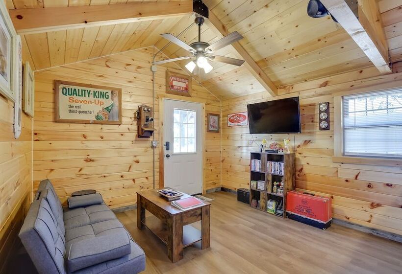 Quiet Caledonia Cabin: 18 Mi To Council Bluff Lake