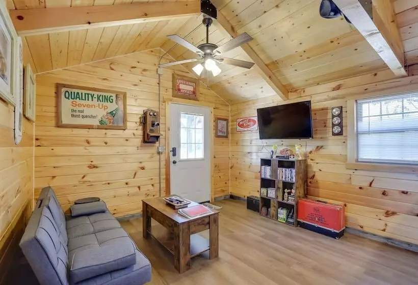 Quiet Caledonia Cabin: 18 Mi To Council Bluff Lake