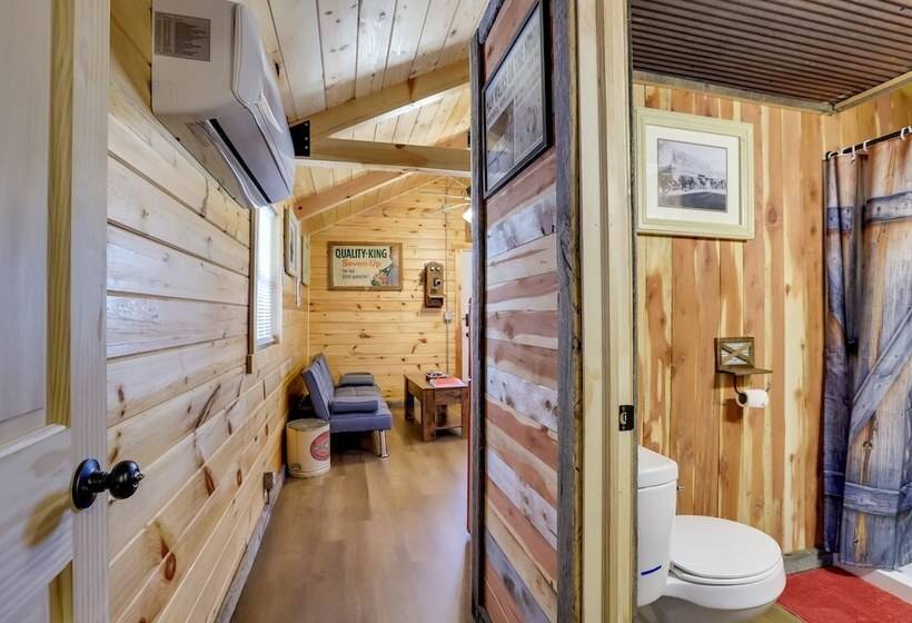 Quiet Caledonia Cabin: 18 Mi To Council Bluff Lake