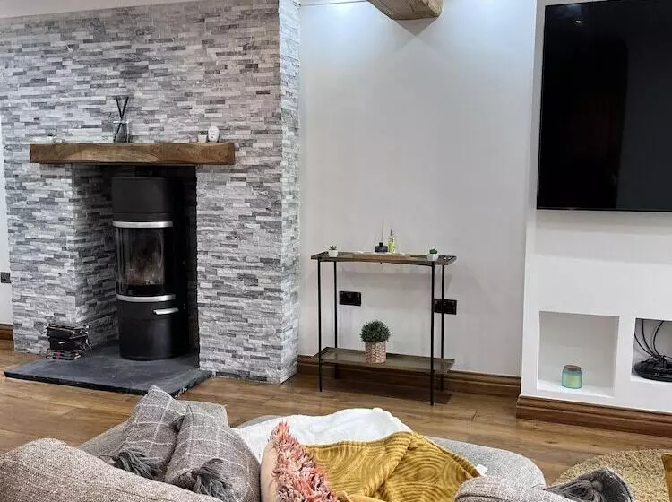 Residenssi Modern Newly Renovated 3 Story House In Ebbw Vale