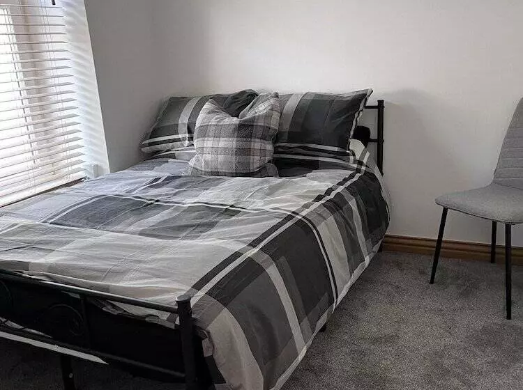 Residenssi Modern Newly Renovated 3 Story House In Ebbw Vale