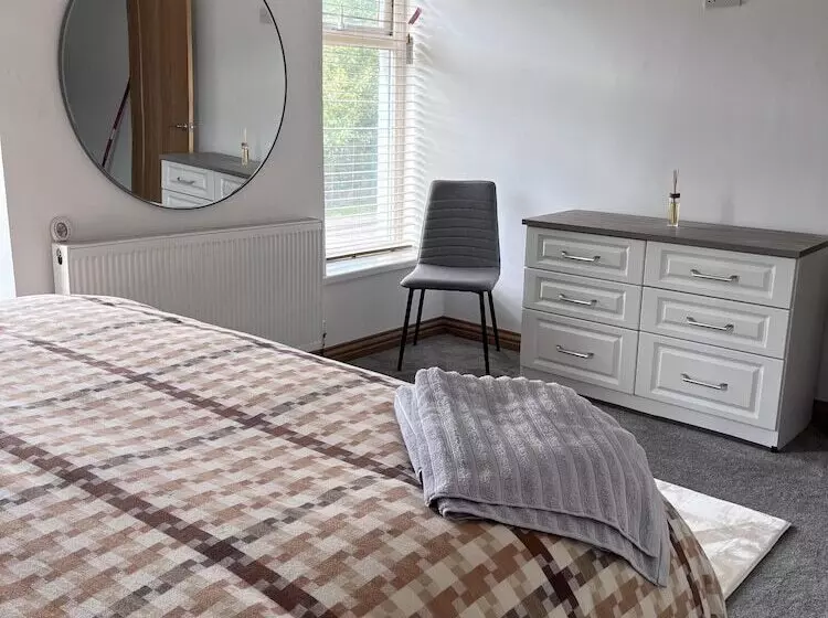 Residenssi Modern Newly Renovated 3 Story House In Ebbw Vale