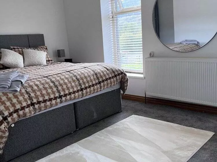 Residenssi Modern Newly Renovated 3 Story House In Ebbw Vale