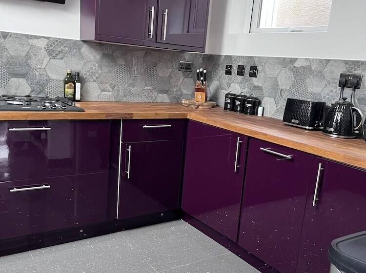 Residenza Modern Newly Renovated 3 Story House In Ebbw Vale