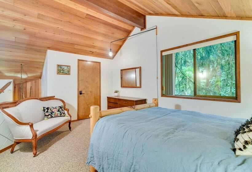 Rhododendron Creekside Cabin W/ Hot Tub & Fire Pit