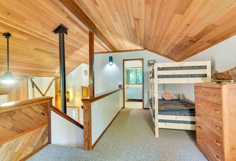 Rhododendron Creekside Cabin W/ Hot Tub & Fire Pit