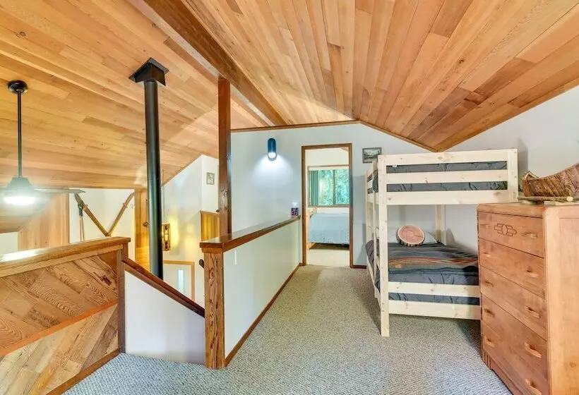Rhododendron Creekside Cabin W/ Hot Tub & Fire Pit
