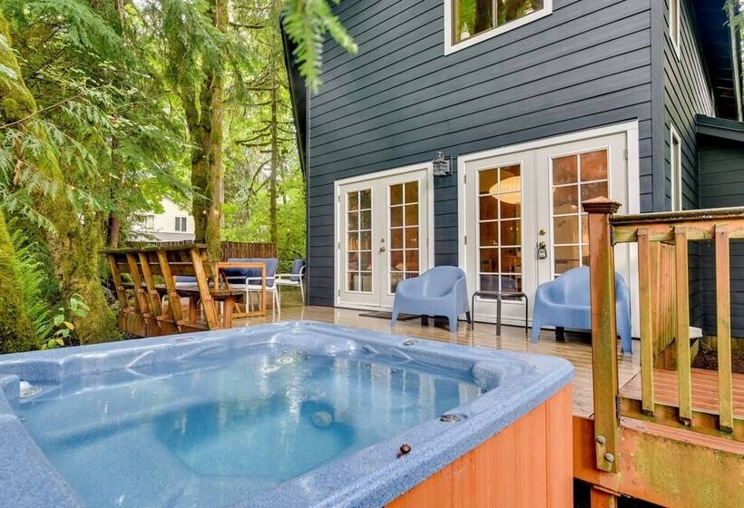 Rhododendron Creekside Cabin W/ Hot Tub & Fire Pit