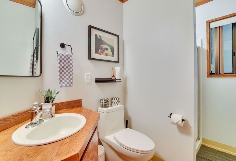 Rhododendron Creekside Cabin W/ Hot Tub & Fire Pit