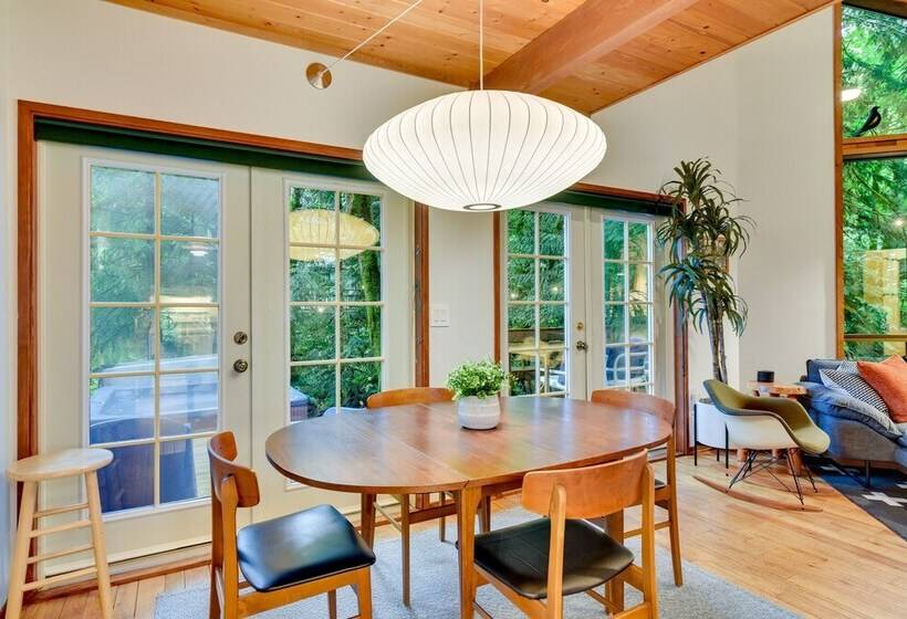 Rhododendron Creekside Cabin W/ Hot Tub & Fire Pit