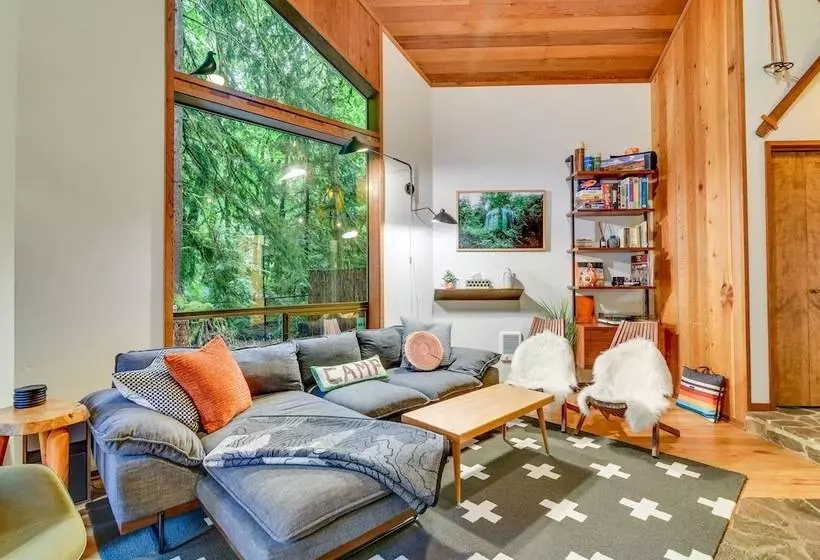 Rhododendron Creekside Cabin W/ Hot Tub & Fire Pit