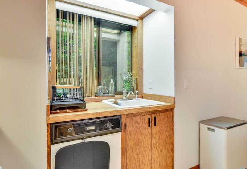 Rhododendron Creekside Cabin W/ Hot Tub & Fire Pit