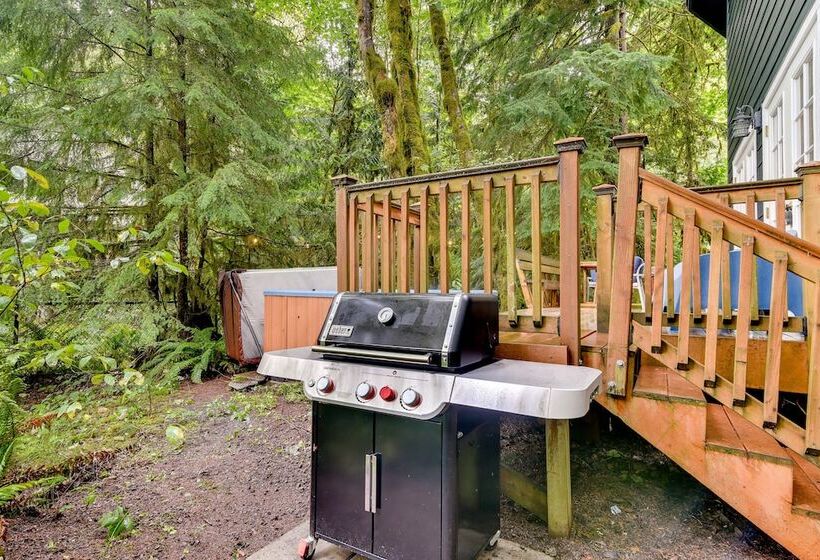 Rhododendron Creekside Cabin W/ Hot Tub & Fire Pit