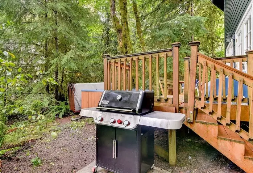 Rhododendron Creekside Cabin W/ Hot Tub & Fire Pit