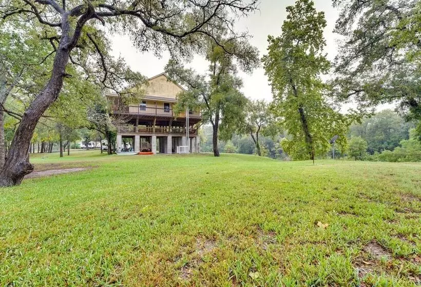 Riverfront Cuero Vacation Home W/ Spacious Deck!