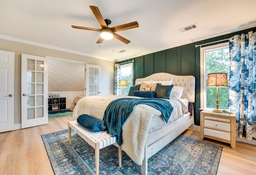 Riverfront Cuero Vacation Home W/ Spacious Deck!