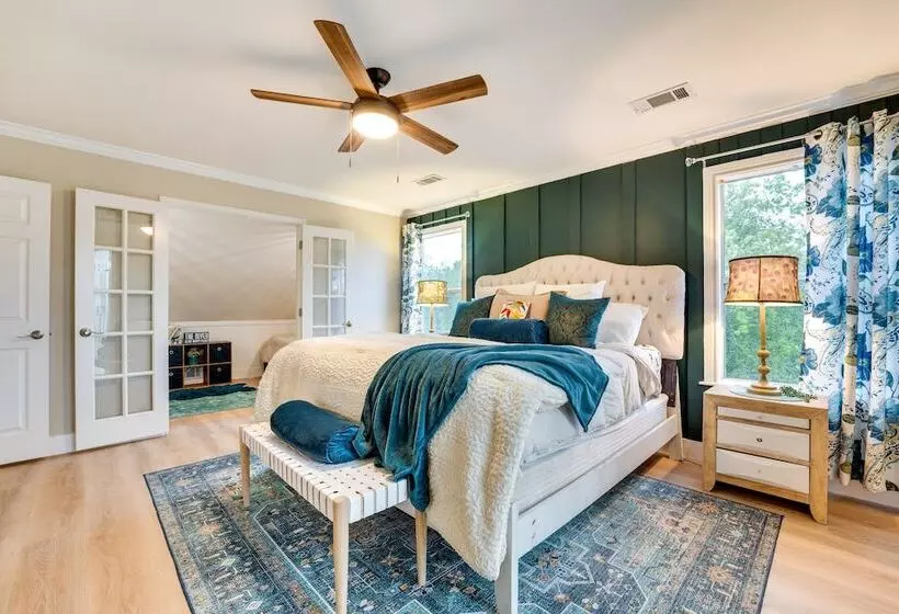 Riverfront Cuero Vacation Home W/ Spacious Deck!