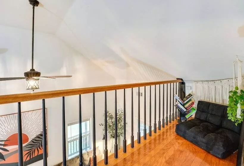 Riverfront Cuero Vacation Home W/ Spacious Deck!