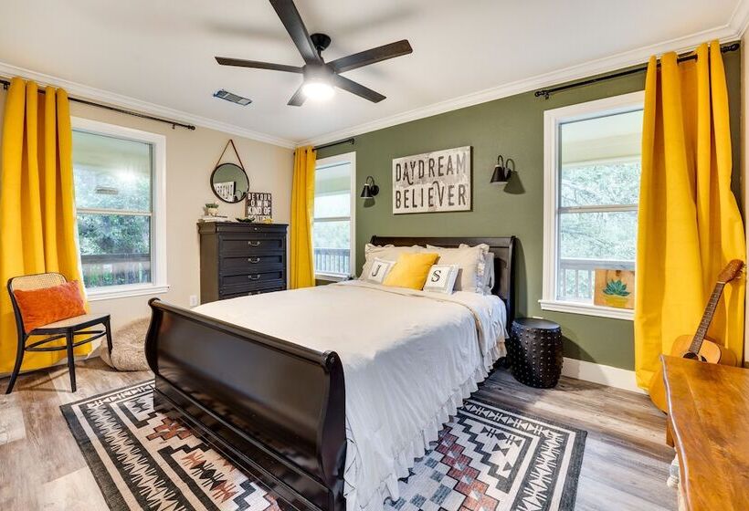 Riverfront Cuero Vacation Home W/ Spacious Deck!