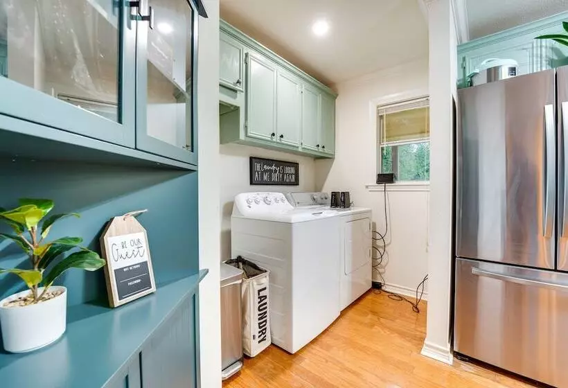 Riverfront Cuero Vacation Home W/ Spacious Deck!