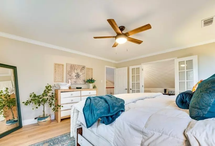 Riverfront Cuero Vacation Home W/ Spacious Deck!