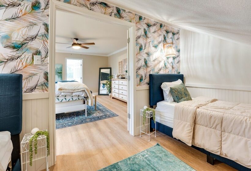 Riverfront Cuero Vacation Home W/ Spacious Deck!