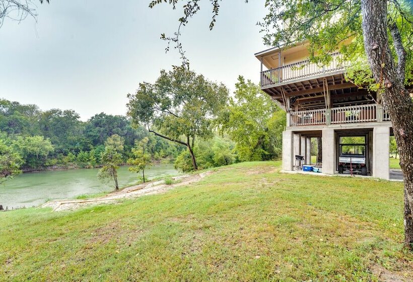 Riverfront Cuero Vacation Home W/ Spacious Deck!