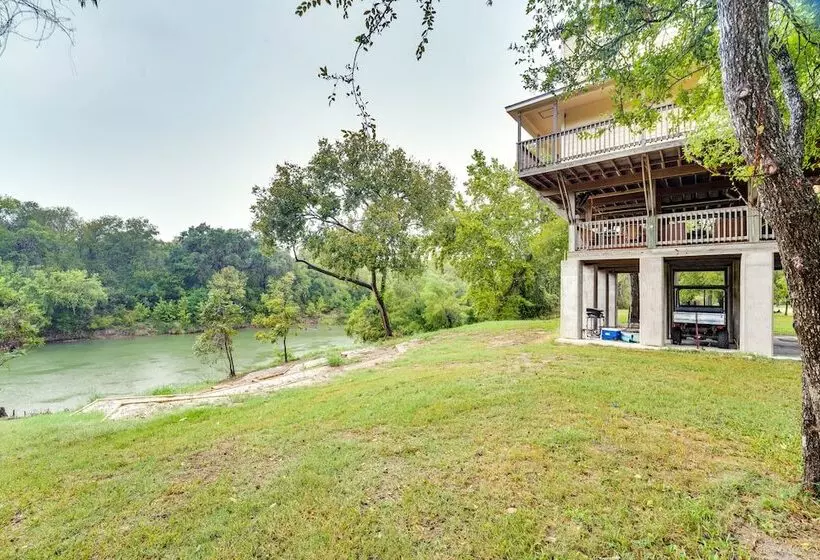 Riverfront Cuero Vacation Home W/ Spacious Deck!