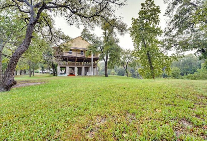 Riverfront Cuero Vacation Home W/ Spacious Deck!