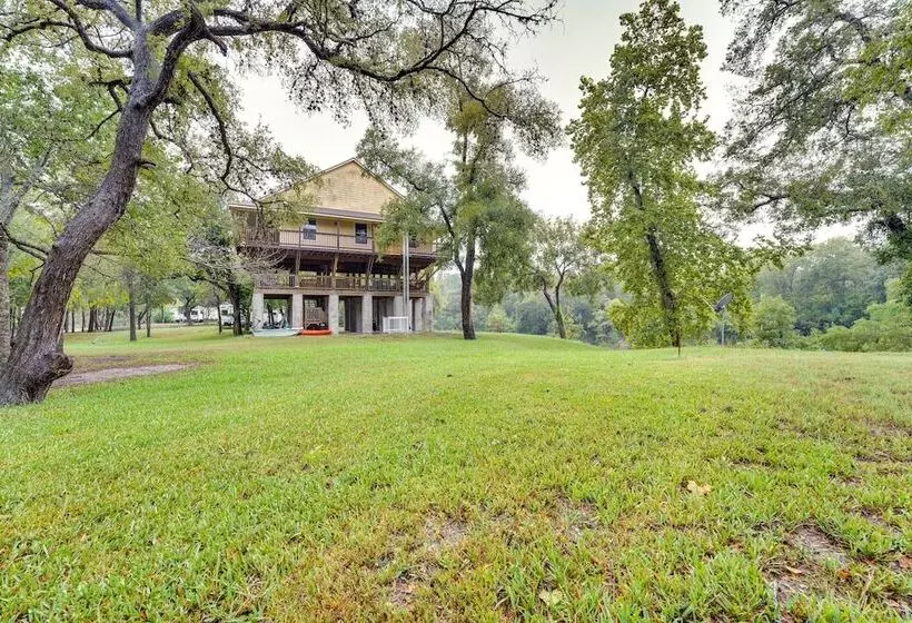 Riverfront Cuero Vacation Home W/ Spacious Deck!
