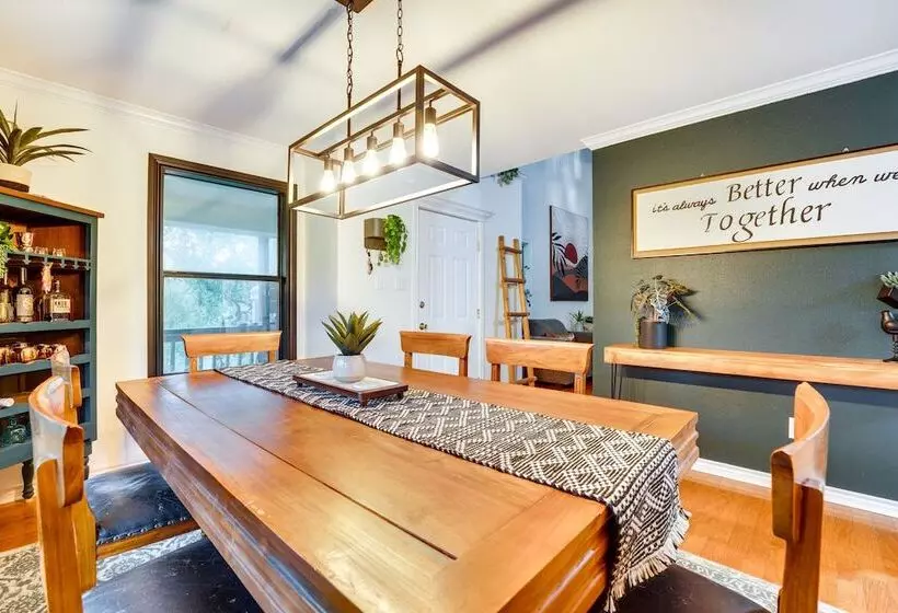 Riverfront Cuero Vacation Home W/ Spacious Deck!