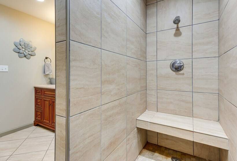 Rural Retreat W/ Covered Porch Near Jackson