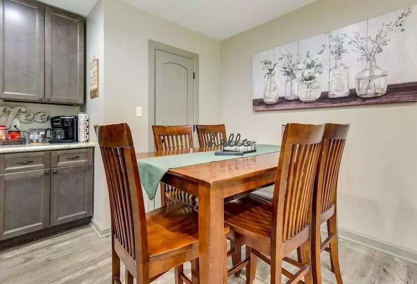 Rural Retreat W/ Covered Porch Near Jackson