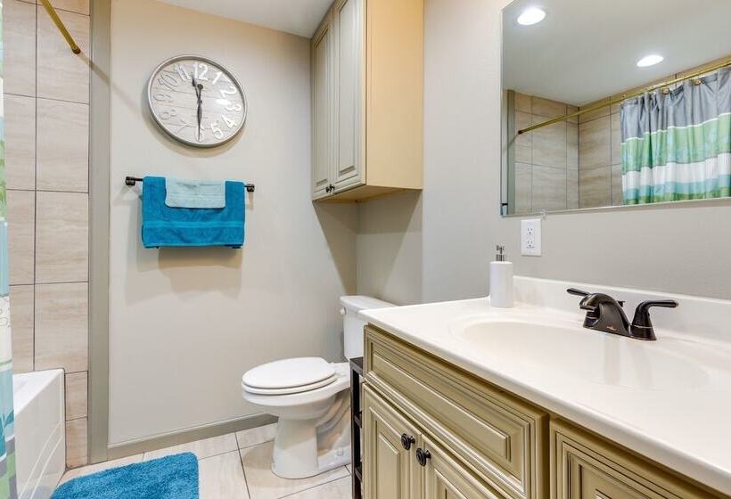 Rural Retreat W/ Covered Porch Near Jackson