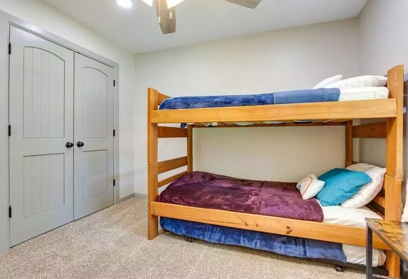 Rural Retreat W/ Covered Porch Near Jackson