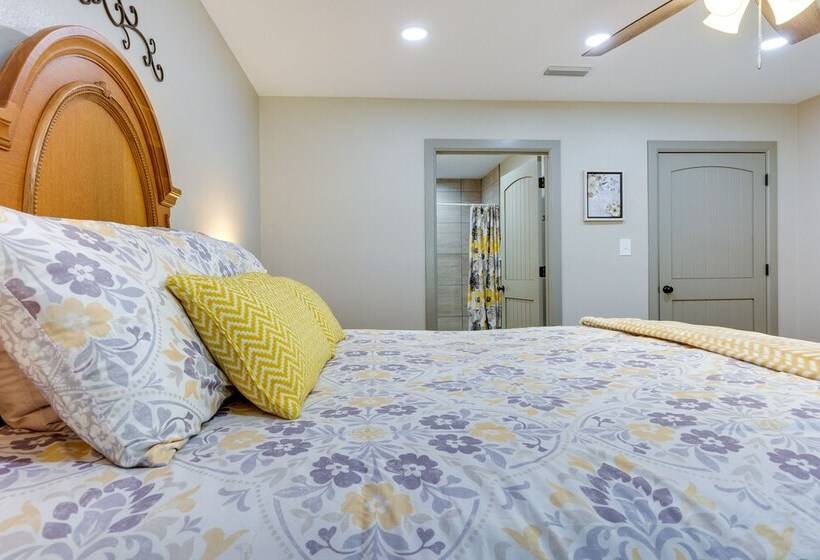 Rural Retreat W/ Covered Porch Near Jackson