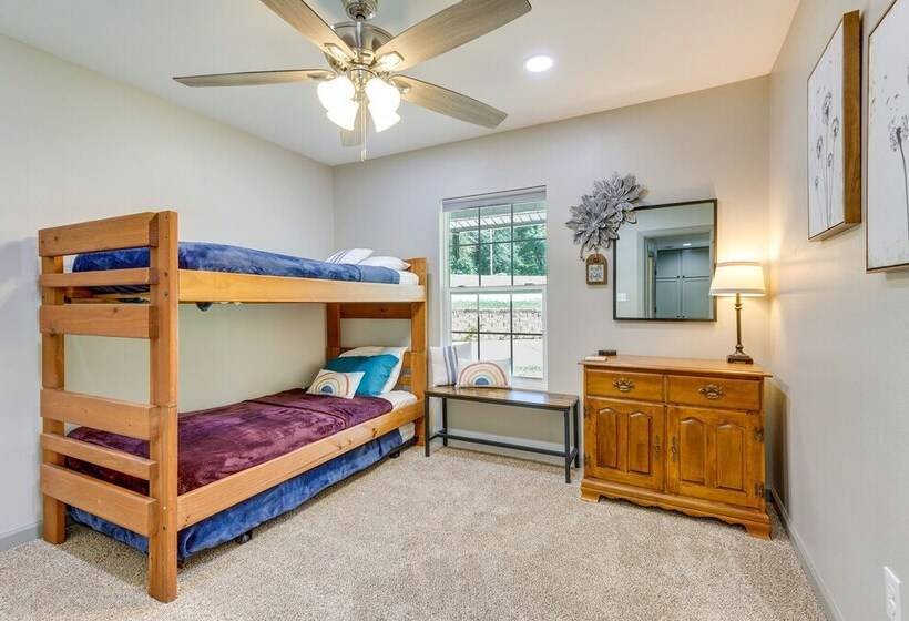 Rural Retreat W/ Covered Porch Near Jackson