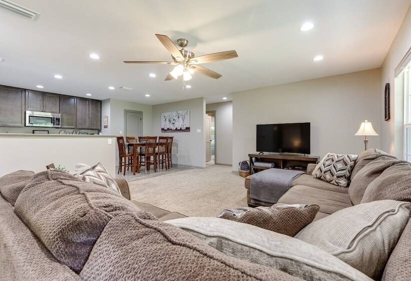 Rural Retreat W/ Covered Porch Near Jackson