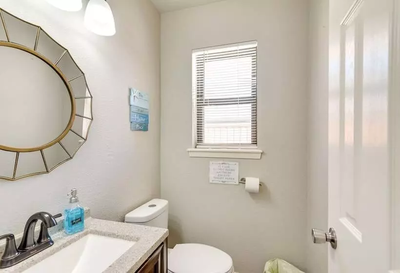 Seabrook Getaway: 5 Mi To Nasa Control Center!