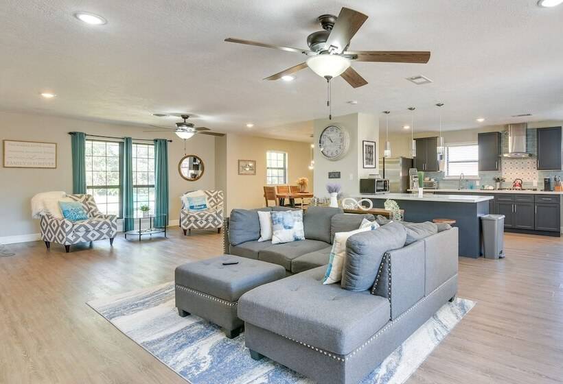 Seabrook Getaway: 5 Mi To Nasa Control Center!