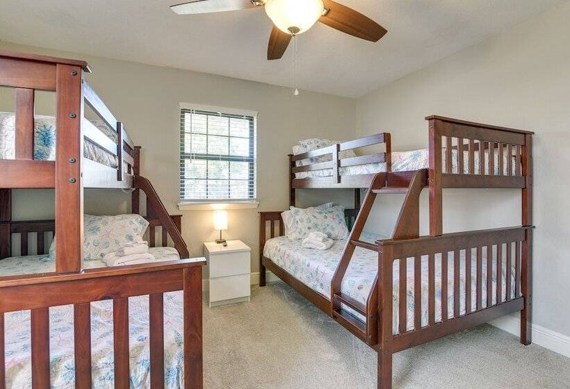 Seabrook Getaway: 5 Mi To Nasa Control Center!