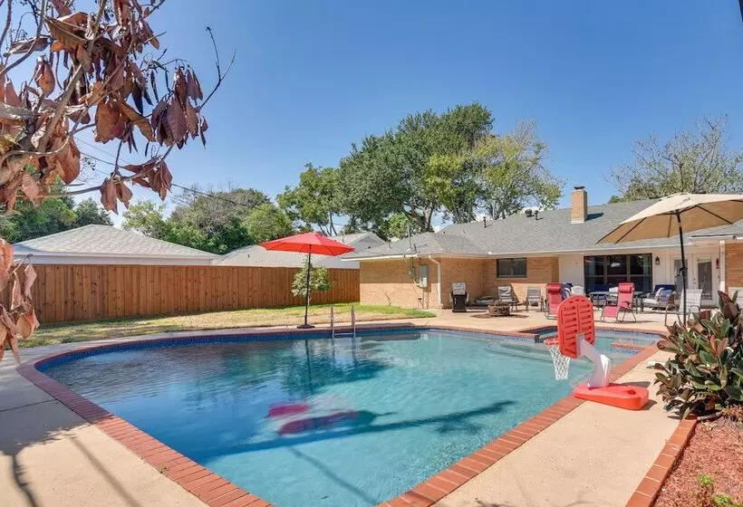 Seabrook Getaway: 5 Mi To Nasa Control Center!