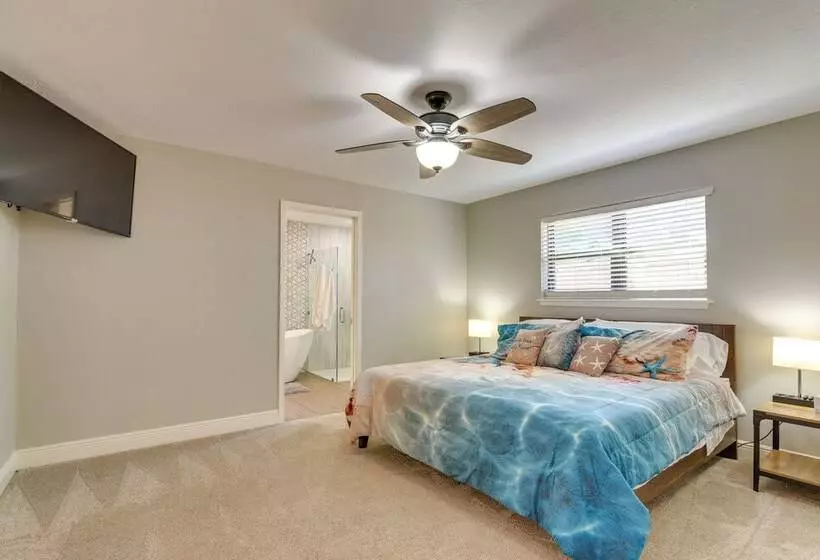 Seabrook Getaway: 5 Mi To Nasa Control Center!