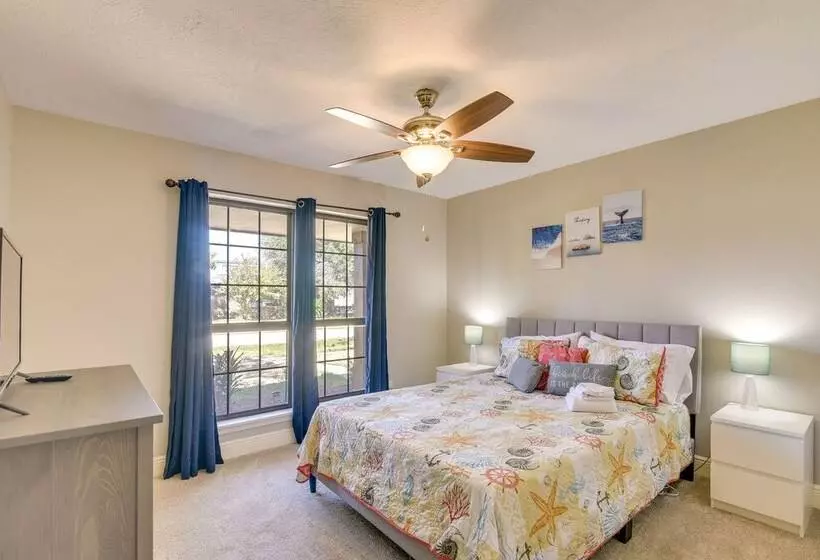 Seabrook Getaway: 5 Mi To Nasa Control Center!