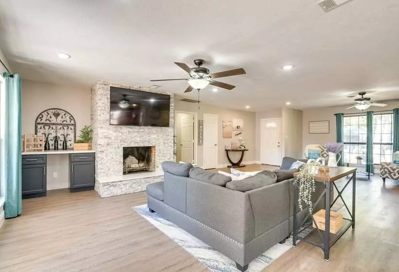 Seabrook Getaway: 5 Mi To Nasa Control Center!