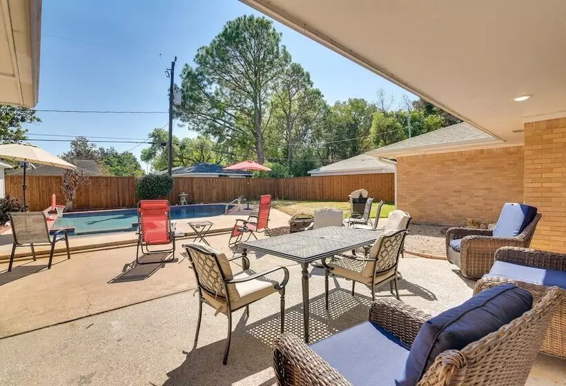 Seabrook Getaway: 5 Mi To Nasa Control Center!