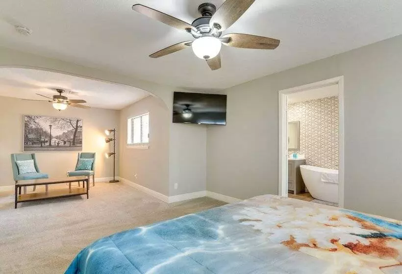 Seabrook Getaway: 5 Mi To Nasa Control Center!