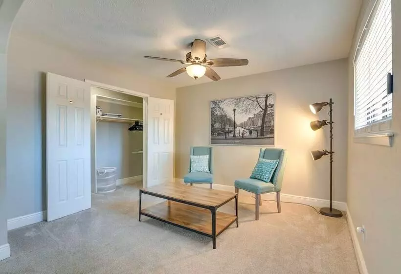 Seabrook Getaway: 5 Mi To Nasa Control Center!