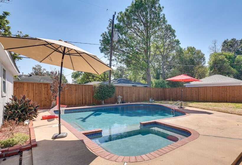 Seabrook Getaway: 5 Mi To Nasa Control Center!